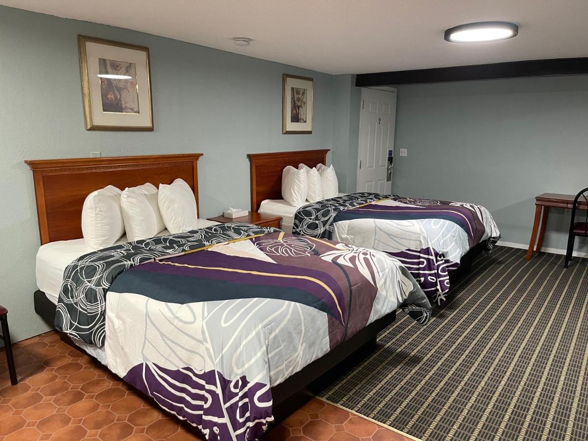 HOTEL ANNIE OAKLEY MOTEL OAKLEY, KS 2* (United States) - from £ 42 |  HOTELMIX